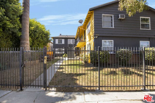 20542 Hartland Street 2, Winnetka, CA 91306