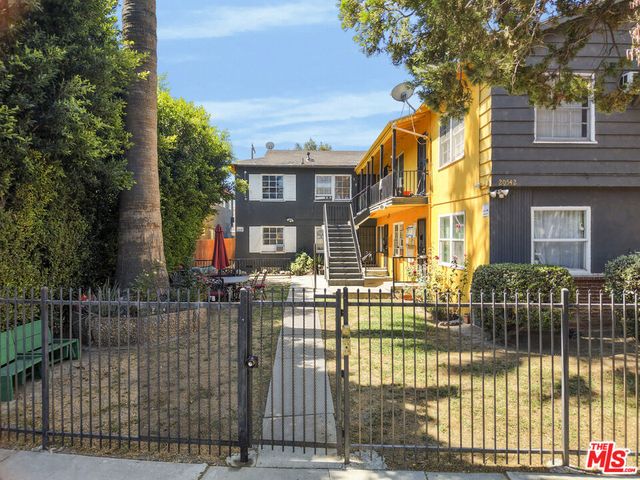 20542 Hartland Street 2, Winnetka, CA 91306