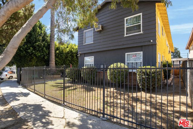 20542 Hartland Street 2, Winnetka, CA 91306
