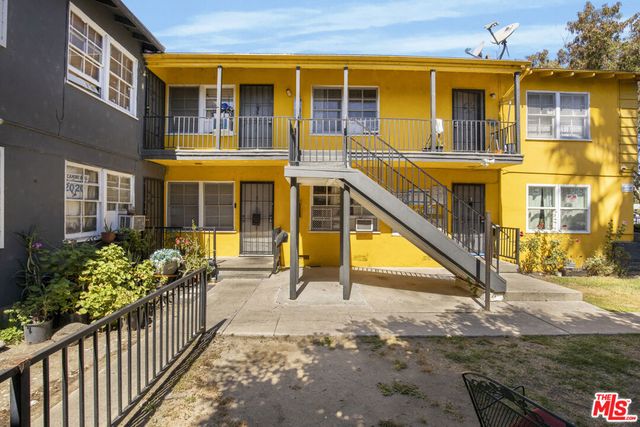 20542 Hartland Street 2, Winnetka, CA 91306