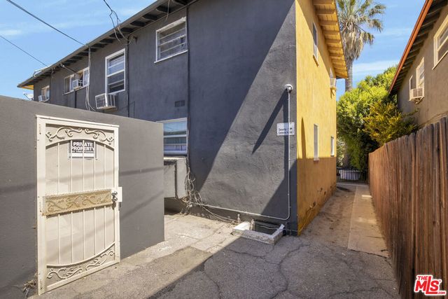 20542 Hartland Street 2, Winnetka, CA 91306