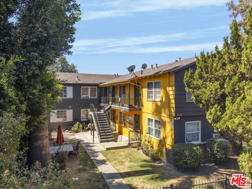 20542 Hartland Street 2, Winnetka, CA 91306