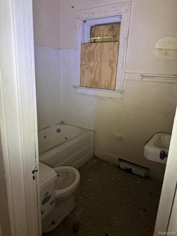 722 E Ridgeway Avenue, Flint, MI 48505