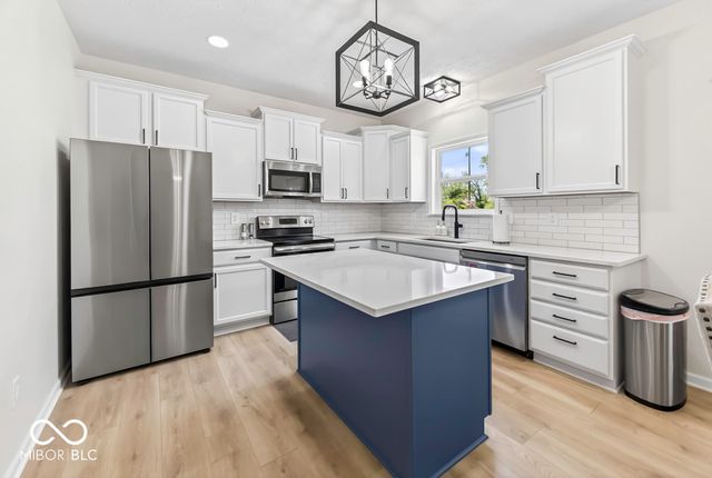 886 Starflower Trace, Greenwood, IN 46143