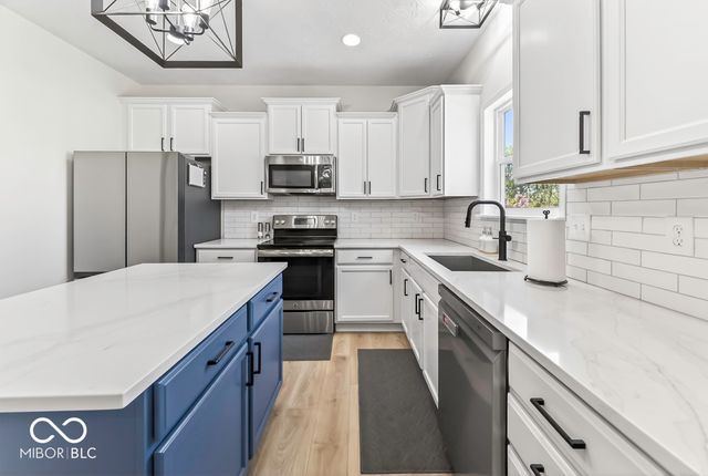 886 Starflower Trace, Greenwood, IN 46143