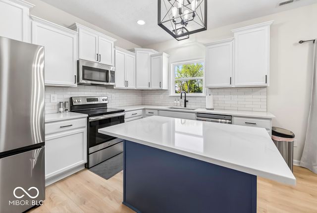 886 Starflower Trace, Greenwood, IN 46143