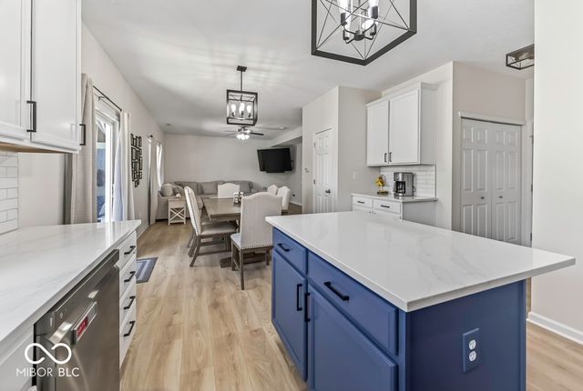 886 Starflower Trace, Greenwood, IN 46143