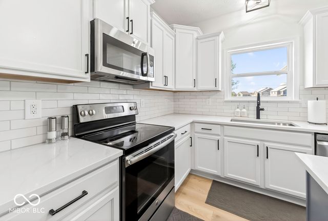 886 Starflower Trace, Greenwood, IN 46143