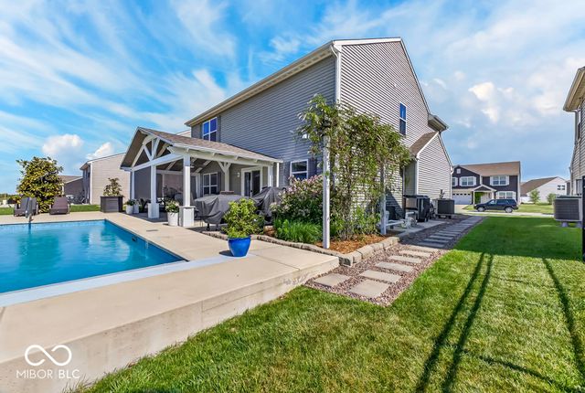 886 Starflower Trace, Greenwood, IN 46143