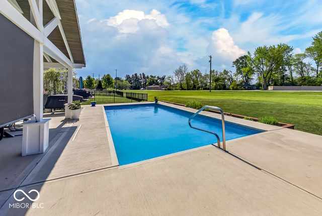 886 Starflower Trace, Greenwood, IN 46143