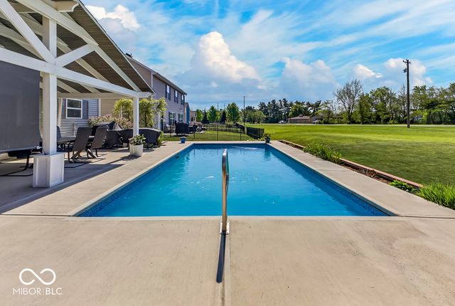 886 Starflower Trace, Greenwood, IN 46143