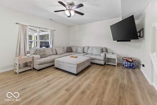 886 Starflower Trace, Greenwood, IN 46143