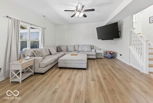 886 Starflower Trace, Greenwood, IN 46143