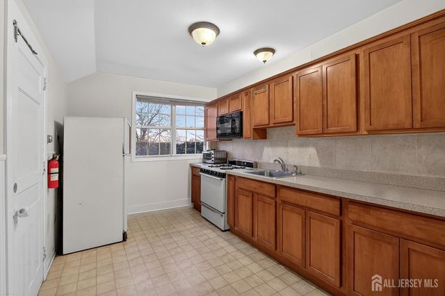 58 Brotherhood Street, Piscataway, NJ 08854