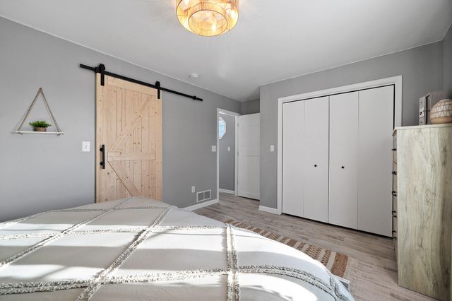 520 Pheasant Run Drive, Hobart, IN 46342