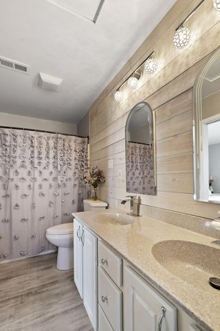 520 Pheasant Run Drive, Hobart, IN 46342