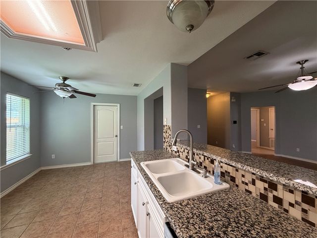 6629 Kodiak Dr, Corpus Christi, TX 78414