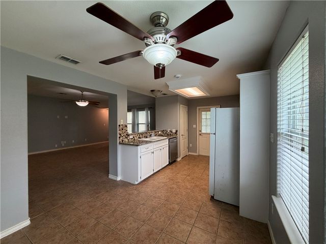 6629 Kodiak Dr, Corpus Christi, TX 78414