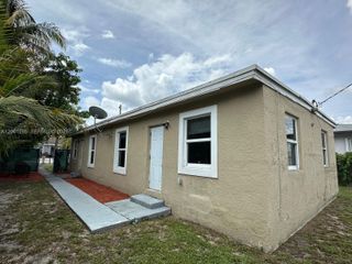 728 SW 6th Street 2, Dania Beach, FL 33004