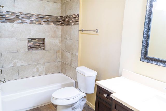 65 W Townhouse Lane 17, Grand Prairie, TX 75052