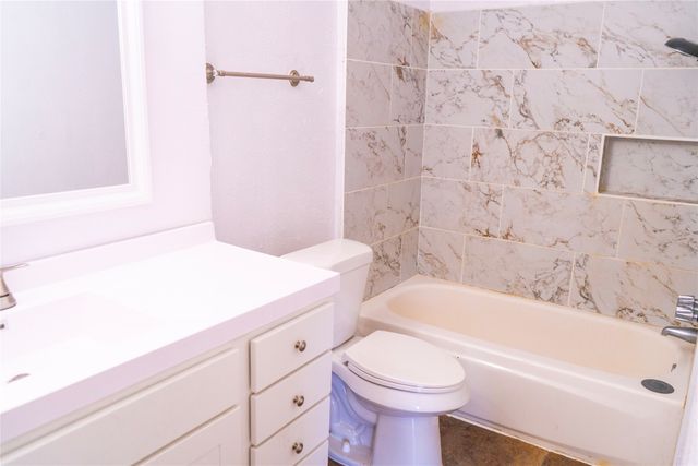 65 W Townhouse Lane 17, Grand Prairie, TX 75052