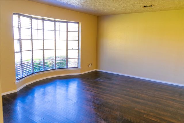 65 W Townhouse Lane 17, Grand Prairie, TX 75052