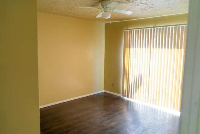 65 W Townhouse Lane 17, Grand Prairie, TX 75052