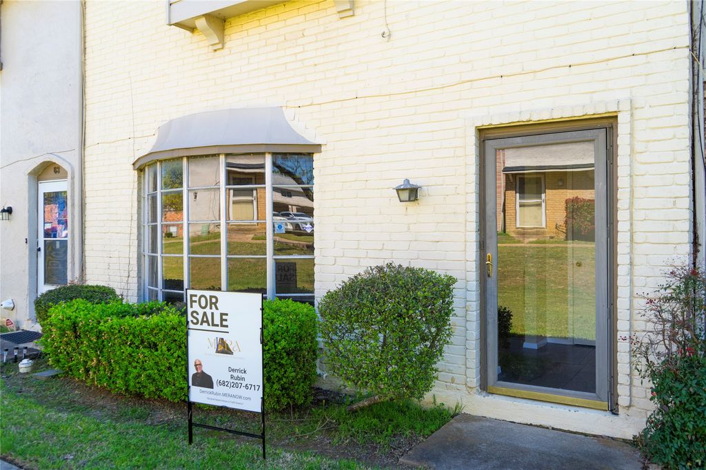 65 W Townhouse Lane 17, Grand Prairie, TX 75052