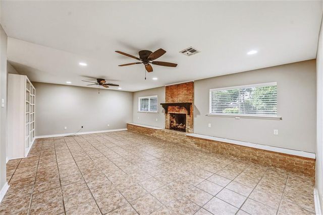 211 W LaGrange Street, Lake Charles, LA 70605