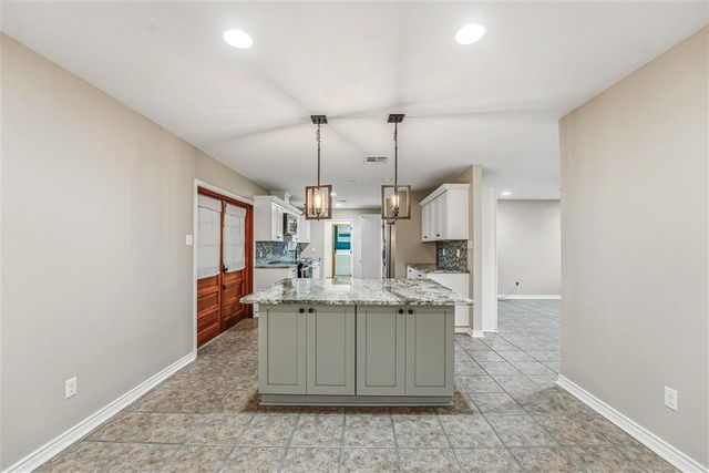 211 W LaGrange Street, Lake Charles, LA 70605