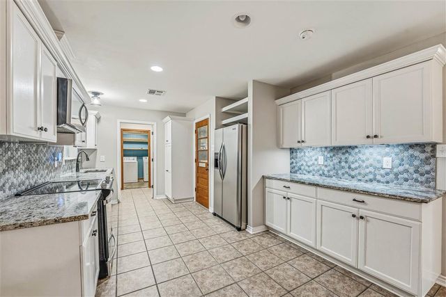 211 W LaGrange Street, Lake Charles, LA 70605