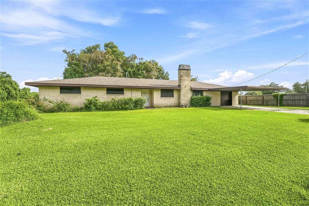 211 W LaGrange Street, Lake Charles, LA 70605