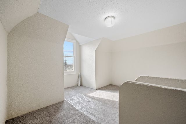 3311 2nd Avenue, Des Moines, IA 50313