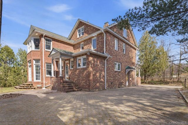 79 Red Ground Road, Roslyn Heights, NY 11577