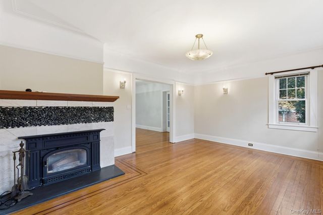 79 Red Ground Road, Roslyn Heights, NY 11577