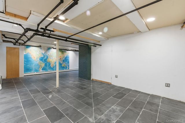 79 Red Ground Road, Roslyn Heights, NY 11577