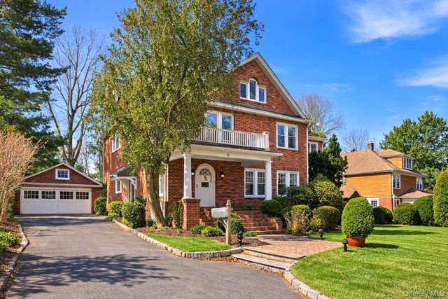 79 Red Ground Road, Roslyn Heights, NY 11577