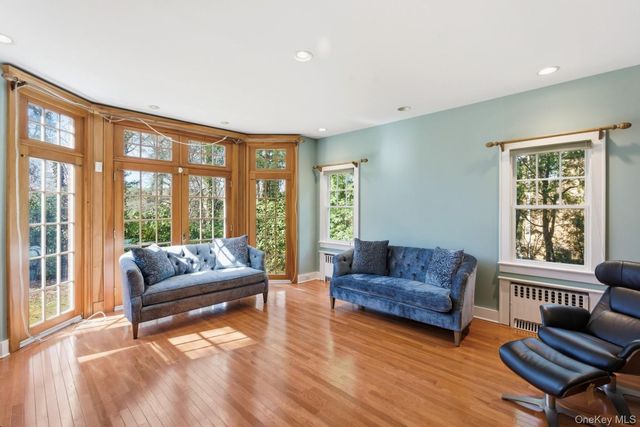 79 Red Ground Road, Roslyn Heights, NY 11577