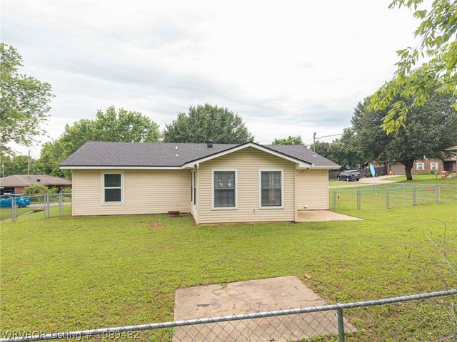 1214 Northwoods Drive, Alma, AR 72921