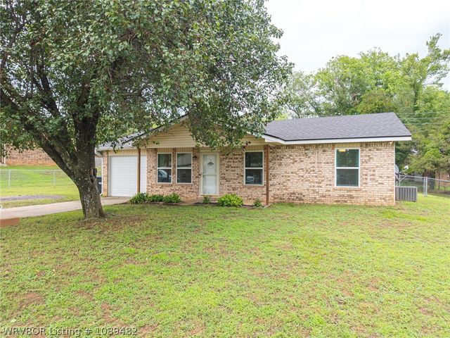 1214 Northwoods Drive, Alma, AR 72921