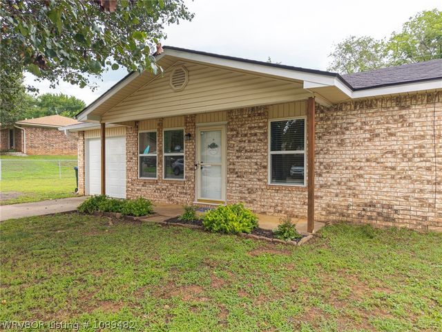 1214 Northwoods Drive, Alma, AR 72921
