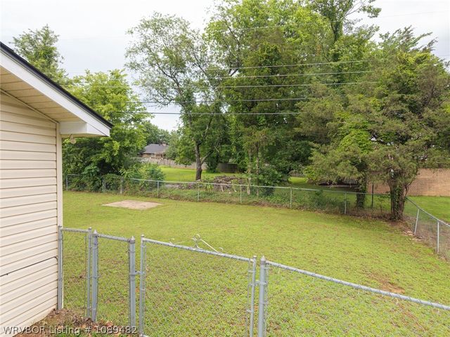 1214 Northwoods Drive, Alma, AR 72921