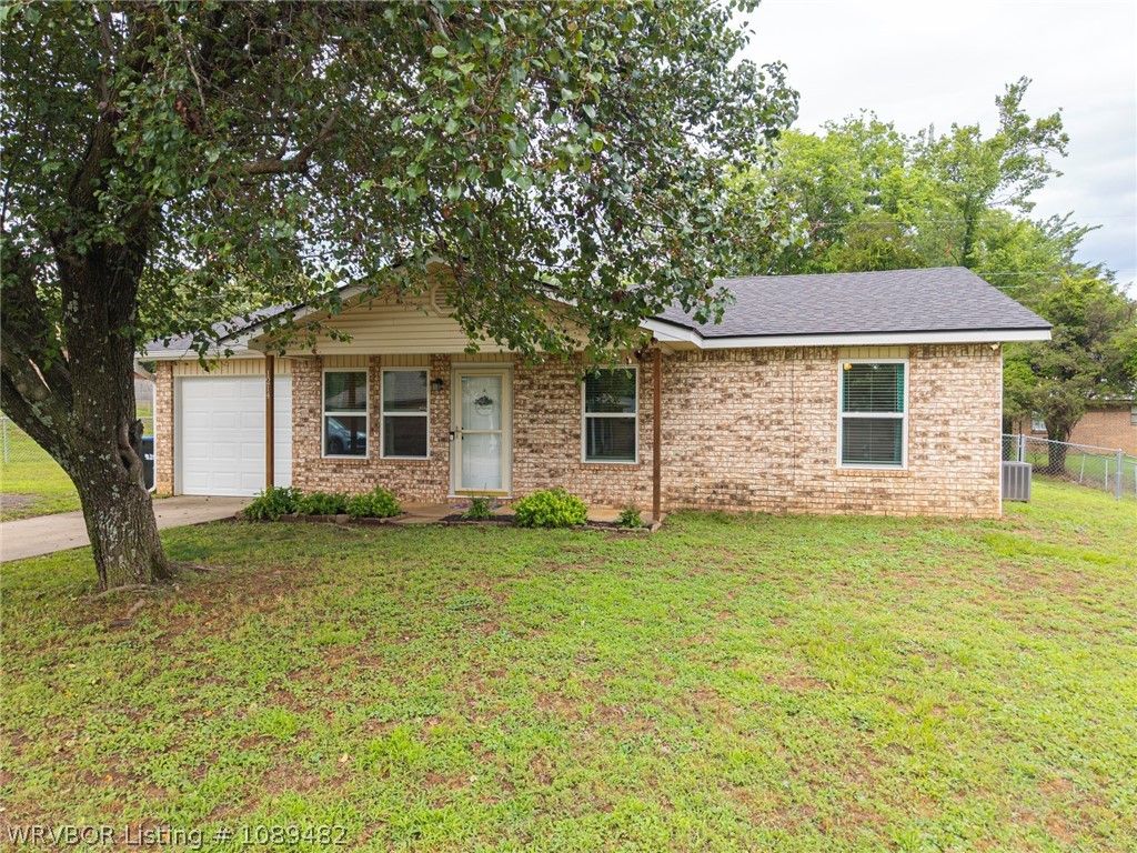 1214 Northwoods Drive, Alma, AR 72921