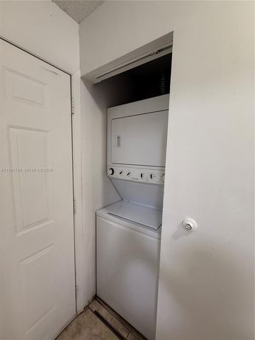 8851 NW 119th St 2213-2, Hialeah Gardens, FL 33018