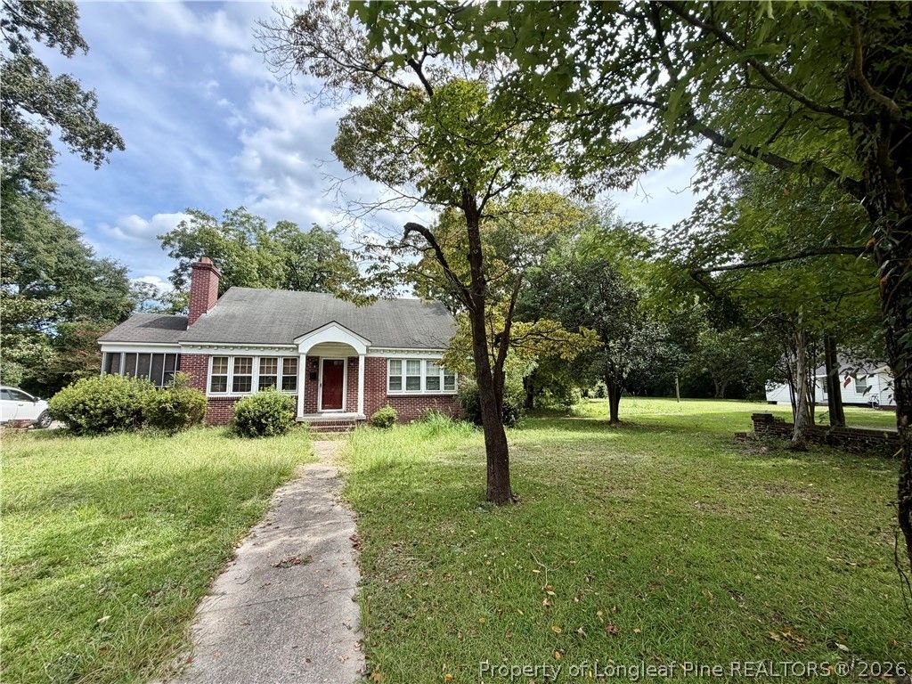 209 S Patterson Street, Maxton, NC 28364 — exterior