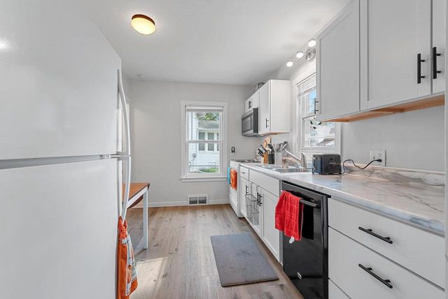 210 S SUMMIT STREET, Appleton, WI 54914