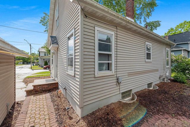 210 S SUMMIT STREET, Appleton, WI 54914