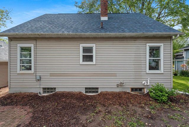 210 S SUMMIT STREET, Appleton, WI 54914