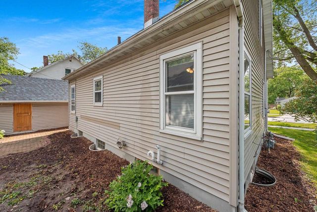 210 S SUMMIT STREET, Appleton, WI 54914