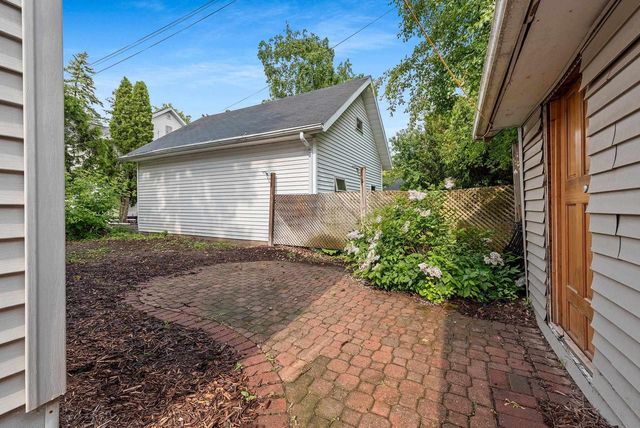 210 S SUMMIT STREET, Appleton, WI 54914
